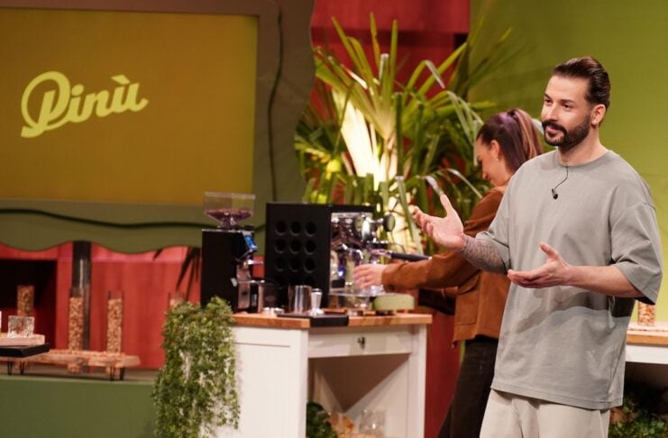 Pinù Milchalternative aus Pistazien in der Höhle der Löwen Sara und Marvin Plattenhardt präsentieren die Pistazienmilch Pinù. Sie erhoffen sich ein Investment von 150.000 Euro für 10 Prozent der Firmenanteile. gestattet. Bild@ RTL / Stefan Gregorowius