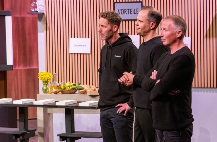 Dr. Fabio Labriola, Malte Zeeck und Philipp von Plato präsentieren mit „Precision“ Milch ohne schlechte Inhaltsstoffe. Sie erhoffen sich ein Investment von 500.000 Euro für 8 Prozent der Firmenanteile. Bild@ RTL / Bernd-Michael Maurer
