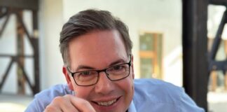 Social Proof 2.0 – Verkaufen, wenn man (noch) keine Referenzen hat Social Proof für Startups: So entsteht echtes Vertrauen oliver Schumacher verkaufstrainer