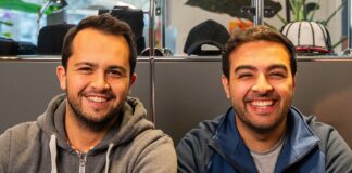 Wie kann Technologie helfen, Einsamkeit im Alter wirklich zu überwinden? Zenaris – Digitale Teilhabe in der Pflege neu gedacht Teamfoto Tim Jefferys und Hakan Evcek @ Zensaris