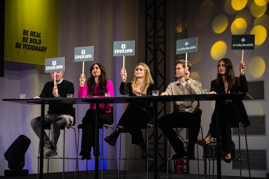 Die Jury Florian Weber (Chief Commercial Officer bei SevenVentures), Claire Siegert (Co-Founder & CEO Businettes Germany), Michael Kibele (CEO vom NEW COM Summit), Sherine Marun (Angel-Investorin und Podcast-Host) sowie Marlena Hin SevenVentures Pitch Day 2025