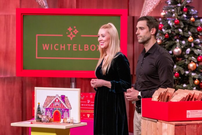 Wichtelbox: Magische Adventszeit für Kinder und Familien Elena und Hannes Aigner präsentieren „Wichtelbox“, das Komplettset für den Weihnachtswichtel. Sie erhoffen sich ein Investment von 150.000 Euro für 10 Prozent der Firmenanteile. Bild @RTL / Bernd-Michael Maurer