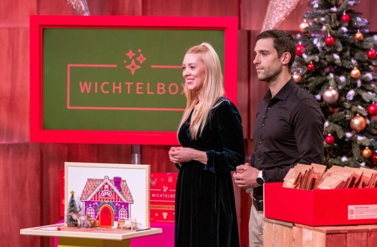 Wichtelbox: Magische Adventszeit für Kinder und Familien Elena und Hannes Aigner präsentieren „Wichtelbox“, das Komplettset für den Weihnachtswichtel. Sie erhoffen sich ein Investment von 150.000 Euro für 10 Prozent der Firmenanteile. Bild @RTL / Bernd-Michael Maurer