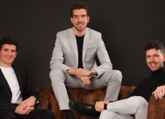 Wie verändert KI den Zugang zu neuen Medikamenten? Cellbyte Wie KI HTA Prozesse im Market Access Bild Felix Steinbrenner, Co-CEO und Mitgründer (links) Daniel Moreira, Co-CEO und Mitgründer (mittig) Samuel Moreira: CTO und Mitgründer (rechts) Fotocredit Cellbyte