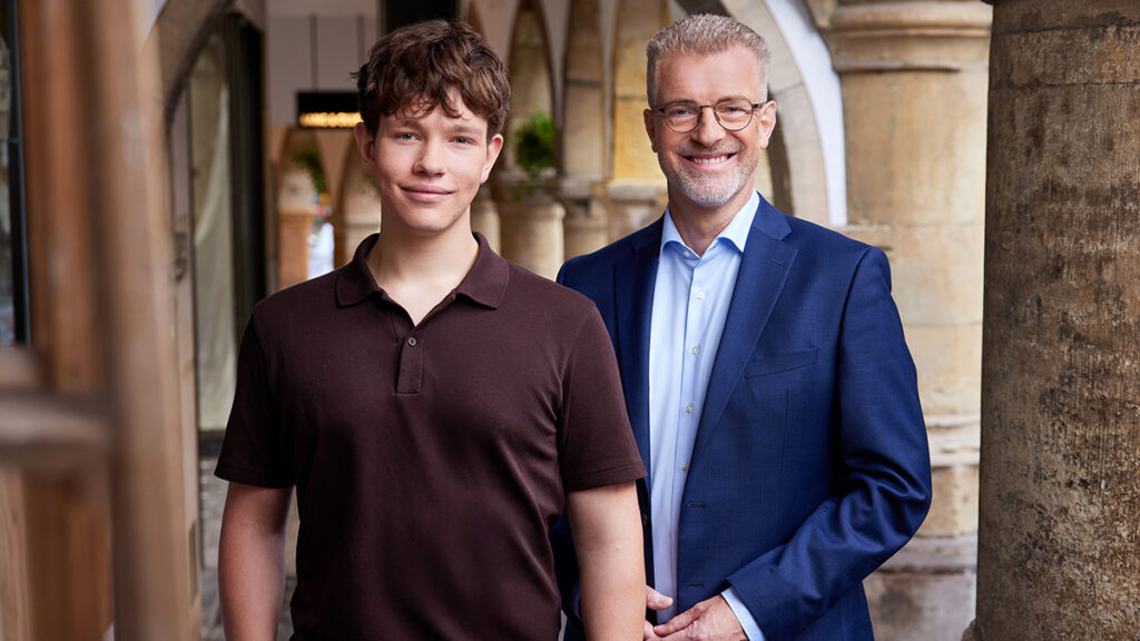 Sovereign AI macht Recht mit KI leichter verständlich Jakob Koenen und sein Vater Prof. Dr. Andreas Koenen Fotograf Andreas Loechte Photography