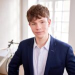 Wie gelingt der Schritt, jahrzehntelanges Wissen in KI nutzbar zu machen? Sovereign AI macht Recht mit KI leichter verständlich Jakob Koenen Fotograf Andreas Loechte Photography