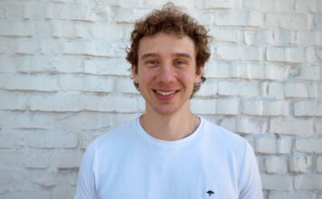 Wie verändert KI unseren Arbeitsalltag, ohne dass wir es überhaupt bemerken? Attention Engineering KI und KI Assistent im Fokus Julian Windeck