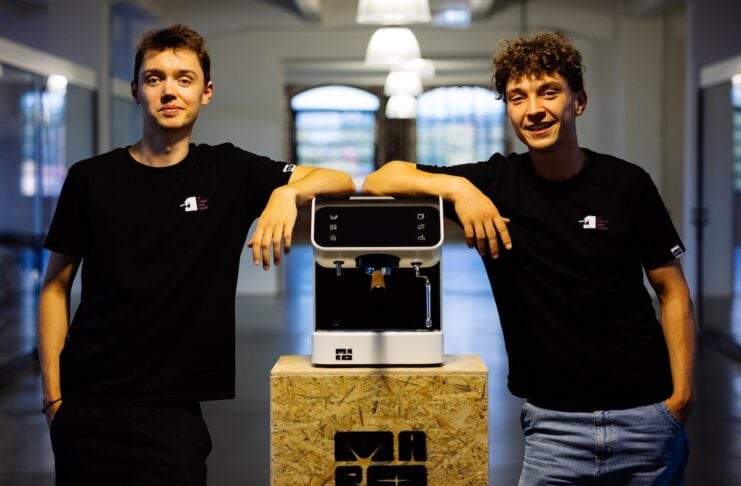 MARO COFFEE verbindet moderne Maschine und Kaffee Gründerteambild Max und Robin Credit: MARO Coffee