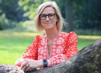 Wie gehen wir mit Trauer um, wenn sie plötzlich im Arbeitsalltag steht? TRAUDO für Unternehmen und Trauer im Arbeitsalltag Petra Seidler