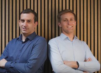 Wie kann KI den Vertrieb endlich wirklich entlasten? SquareNeo KI Software verändert den Vertrieb Dr.Michael Klein (links) und Sebastian Kaupp (rechts) Bildrechte SquareNeo Solutions GmbH