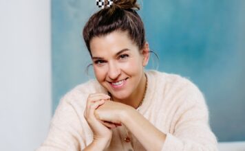 Wie kann ein simples Armband zu einer starken Botschaft werden? Wristbanditz Armbänder für unvergessliche Events Stefanie Lischka @Nicky Webb Photography