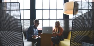 Gründerkommunikation im Wandel – warum Storytelling digital neu gedacht werden muss Digitale Gründerkommunikation verändert Markenführung. Erfahre, wie Startup Storytelling und Markenaufbau im Startup Vertrauen schaffen. Image by StartupStockPhotos from Pixabay