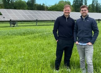 Wie gelingt es, zwei scheinbar getrennte Welten sinnvoll zusammenzuführen? AckerKapital Agri-PV Landwirtschaft im Wandel AckerKapital Gründer