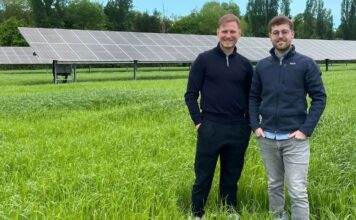 Wie gelingt es, zwei scheinbar getrennte Welten sinnvoll zusammenzuführen? AckerKapital Agri-PV Landwirtschaft im Wandel AckerKapital Gründer