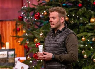 Wie entsteht aus einer einfachen Idee ein Erlebnis, das Menschen berührt? TannTastisch Produkte aus der Tanne begeistern Christian Mai präsentiert mit „Tanntastisch“ Genuss aus der Tanne. Er erhofft sich ein Investment von 100.000 Euro für 25 Prozent der Firmenanteile. +++ Die Verwendung des sendungsbezogenen Materials ist nur mit dem Hinweis und Verlinkung auf RTL+ gestattet. +++ RTL / Bernd-Michael Maurer