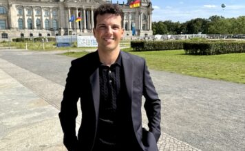 Wie kann aus digitaler Reichweite ein dauerhaft tragfähiges Geschäftsmodell entstehen? LikeTik Creator Reichweite als Geschäftsmodell? Deniz Seker Gründer LikeTik