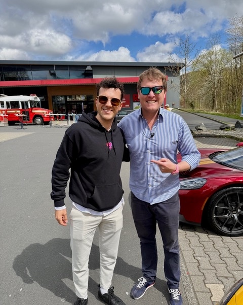 Denzi Seker mit dem CarInfluencer Shmee150