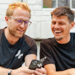 Was braucht es heute wirklich, um Menschen auf die Zukunft vorzubereiten? Tomorrow University Studierende Lernen neu Bild Gründer-Teams Dr. Thomas Funke (links) und Christian Rebernik (rechts). Bildcredits Tomorrow University