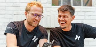 Was braucht es heute wirklich, um Menschen auf die Zukunft vorzubereiten? Tomorrow University Studierende Lernen neu Bild Gründer-Teams Dr. Thomas Funke (links) und Christian Rebernik (rechts). Bildcredits Tomorrow University