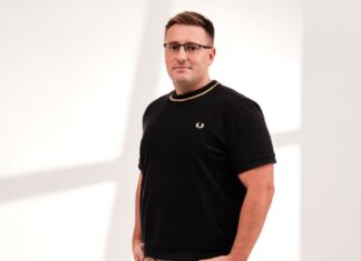 Wie kann ein kleines Ritual unseren mentalen Alltag spürbar verändern? ÆR Produkt unterstützt Menschen im Alltag Fabian Hans