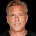 Wie kann eine einfache Idee unsere Mülltrennung völlig neu denken? Multibin Mülltrennung für eine digitale Kreislaufwirtschaft Marcus Trojan Multibin