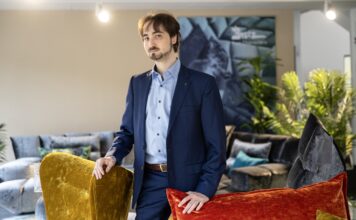 Einrichter aus Leidenschaft: Damit jede Möbel-Suche ein echtes Happy-End hat Markenmöbel-Onlineshop.de Möbelhandel im E-Commerce Michael T. Wurster ist Einrichter aus Leidenschaft in vierter Generation. (Bild: Yakup Zeyrek)