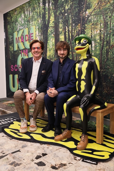 Neben TV-Legende Jörg Draeger war auch der „Lurchi“ zu Gast in den WURSTER-Polstermöbel-
Studios. (Bild Uwe Ulmer)