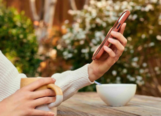 Geschützt: Verkaufen ohne Shop: Zahlungen erhalten mit PayPal Open PayPal Zahlung erhalten einfach per Link oder Button Mit PayPal-Zahlungslinks und Kaufen-Buttons wird das Smartphone zur Kasse: Ohne Shop, direkt aus Post, DM oder per QR-Code. Copyright : PayPal