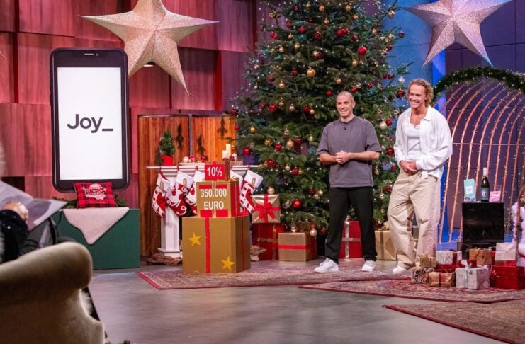 Joy_ Gutschein Produkt für modernes Schenken Bild: Franz Koller (l.) und Titus Hüsken präsentieren „Joy_“ – Geschenkgutscheine für alle Onlineshops. Sie erhoffen sich ein Investment von 350.000 Euro für 10 Prozent der Firmenanteile. RTL / Bernd-Michael Maurer