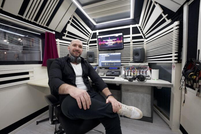 ZUNO Creations: personalisierte Songs & Emotionen  Azur Begić ZUNO Creations