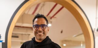 Jeder soll Ideen in marktfähige Software verwandeln können KI-Software treibt Emergent zur Serie-B-Finanzierung Gründer Mukund und Madhav Jha @ Emergent