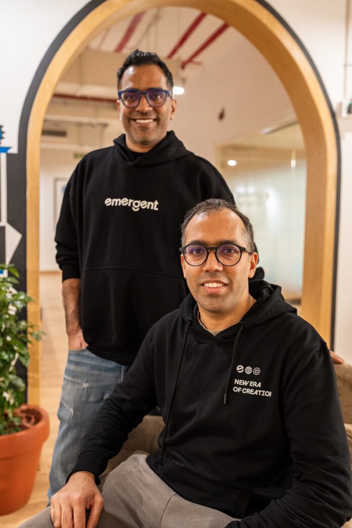 KI-Software treibt Emergent zur Serie-B-Finanzierung Gründer Mukund und Madhav Jha @ Emergent