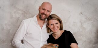 Wie gelingt Nähe in einer Welt voller Reize? HANNIline: Spielzeug für Kinder und ihre Eltern Fotocredit: Miriam Mehlman Fotografie.