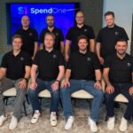Wie können Unternehmen Ausgaben besser kontrollieren und Prozesse automatisieren? SpendOne SpendOne: indirekter Einkauf und Spend Management Teambild