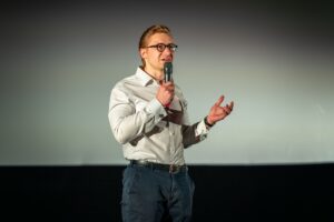 Tabularis.AI stellt Faust-I vor: Lokales KI-Sprachmodell ohne Cloud-Abhängigkeit