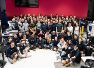 Wie viel Intelligenz braucht Automatisierung, um wirklich zu funktionieren? Wandelbots Robotik KI intelligente Automatisierung teambild