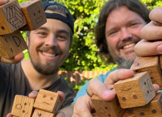 Welche Rolle spielen Gefühle für Bildung im Alltag? Alter Sensus Gefühle und Schule neu denken alter sensus founder team bild mit produkt gefühlswürfel