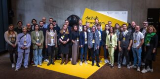 Wo entstehen Innovationen wirklich? de:hub vernetzt Startups und Mittelstand in Deutschland Teambild de:hub Bildcredits: Hannes Schmidt