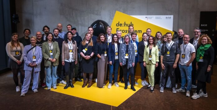 de:hub vernetzt Startups und Mittelstand in Deutschland Teambild de:hub Bildcredits: Hannes Schmidt