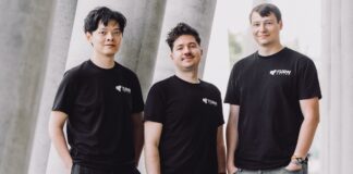 Was wäre, wenn Gehen wieder selbstverständlich wäre? Turn-Motion Orthesen Orthopädietechnik Orthesenversorgung Gründerteam Bild stehend