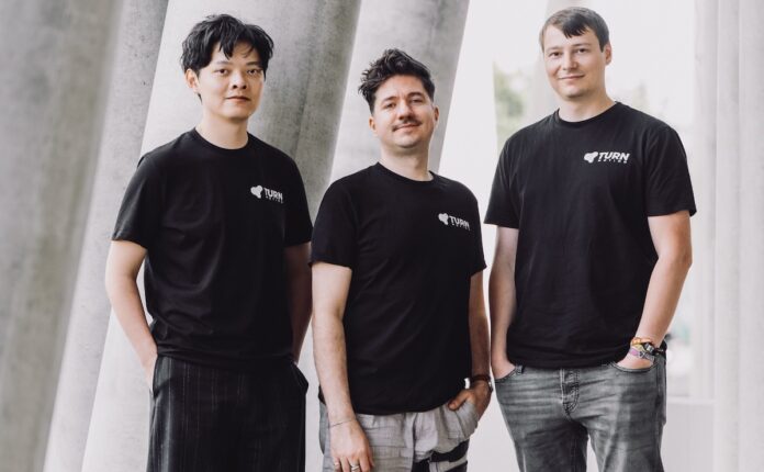 Turn-Motion Orthesen Orthopädietechnik Orthesenversorgung Gründerteam Bild stehend