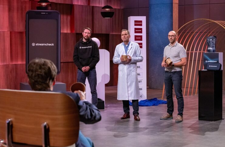 2. März 2026 Die Höhle der Löwen Folge 2 V.l.: Sebastian Janus, Stefan Siemer und Sebastian Heidrich präsentieren „Streamcheck“, den Urologen-Check für zu Hause. Sie erhoffen sich ein Investment von 1.000.000 Euro für 10 Prozent der Firmenanteile. Bildcredits/ Fotograf: Foto: RTL / Bernd-Michael Maurer
