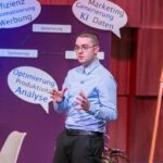 Wie viel Potenzial steckt in einer Idee, die mit 15 Jahren beginnt? admark.ai Social Media Höhle der Löwen Pitch Christopher Zöllner präsentiert „admark.ai“, das KI Social Media tool für Konzerne. Er erhofft sich ein Investment von 200.000 Euro für 20 Prozent der Firmenanteile. RTL / Bernd-Michael Maurer