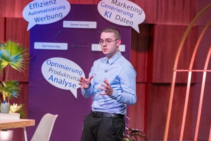 admark.ai Social Media Höhle der Löwen Pitch Christopher Zöllner präsentiert „admark.ai“, das KI Social Media tool für Konzerne. Er erhofft sich ein Investment von 200.000 Euro für 20 Prozent der Firmenanteile. RTL / Bernd-Michael Maurer