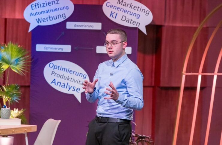 admark.ai Social Media Höhle der Löwen Pitch Christopher Zöllner präsentiert „admark.ai“, das KI Social Media tool für Konzerne. Er erhofft sich ein Investment von 200.000 Euro für 20 Prozent der Firmenanteile. RTL / Bernd-Michael Maurer