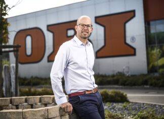 OBI investiert in 42watt OBI übernimmt 42watt für energetische Sanierungsprojekte Für OBI CEO Dr. Sebastian Gundel ist die Integration von 42watt ins Serviceportfolio von OBI ein wichtiger Schritt in der strategischen Weiterentwicklung des Unternehmens.