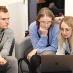 Halbzeit im Wettbewerb mit neuem Businessplan-Rekord Bild Im Planspiel „Start-up Simulator“ lernen Jugendliche spielerisch und praxisnah, wie sie ein Unternehmen nachhaltig zum Erfolg führen können Bildcredits: „Jugend gründet" JUGEND GRÜNDET startet ins Unternehmensplanspiel