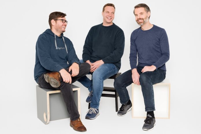 Sipfront stärkt Voice AI mit tecnet equity Bild Die Sipfront-Gründer Andreas Granig, Markus Seidl und Daniel Tiefnig.Bildcredits/Fotografin: Carolin Bohn 