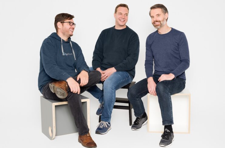 Sipfront stärkt Voice AI mit tecnet equity Bild Die Sipfront-Gründer Andreas Granig, Markus Seidl und Daniel Tiefnig.Bildcredits/Fotografin: Carolin Bohn 