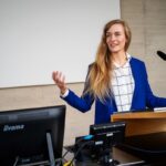 Pitch perfect? Wirkung entscheidet, nicht PowerPoint Gründerinnen und Gründer überzeugen Investoren mit Präsenz Laura Wällnitz Fotografin Kerstin Bergmann